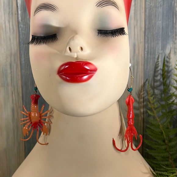 ⭐️Adorned Crown Artisan Assemblage aquarium collection crab squid earrings - Picture 2 of 9